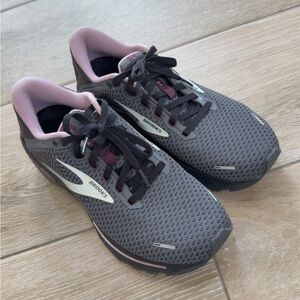 Brooks Women's Athletic Shoes in Gray and Pink